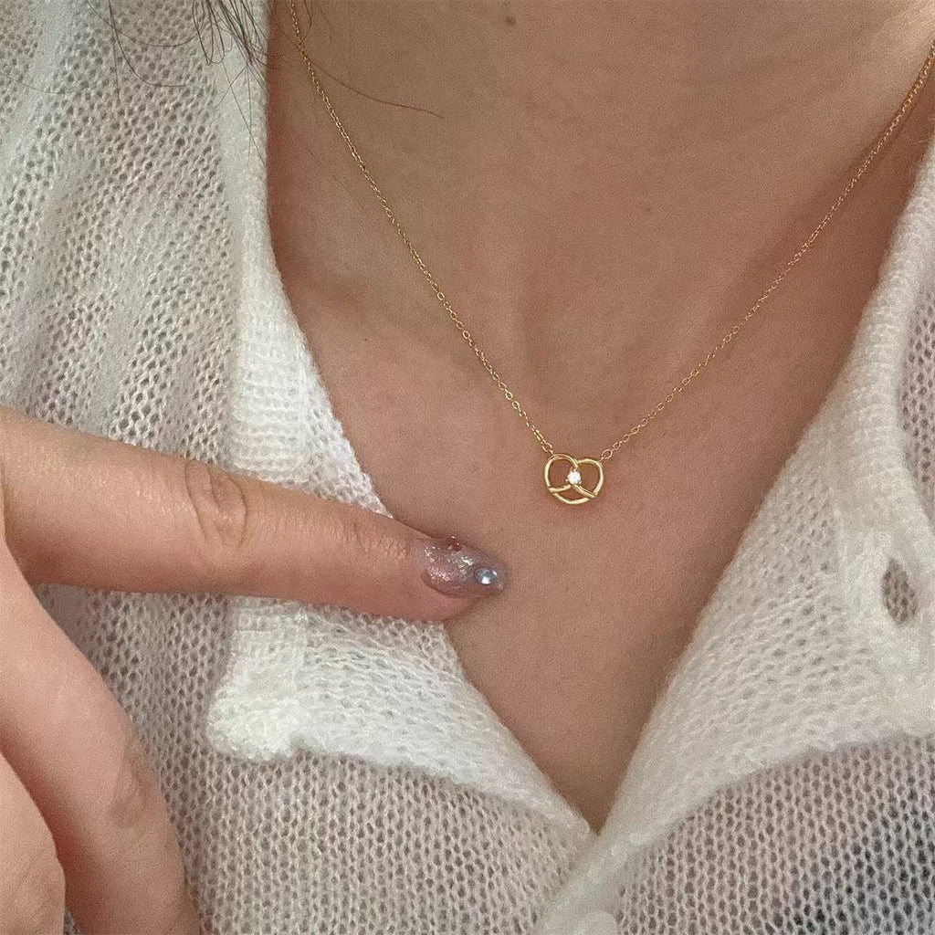 Titanium Steel Necklace Female Niche Design Hot Girl Short Pearl