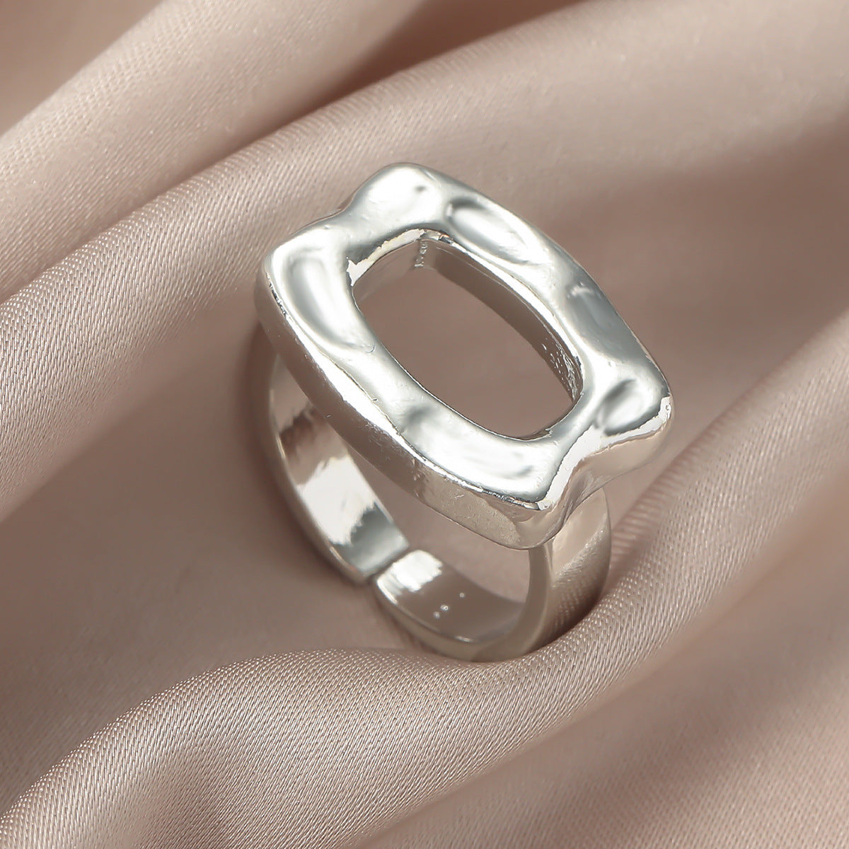 Exaggerated Metal Texture Glossy Round Simple Geometric Alloy Ring