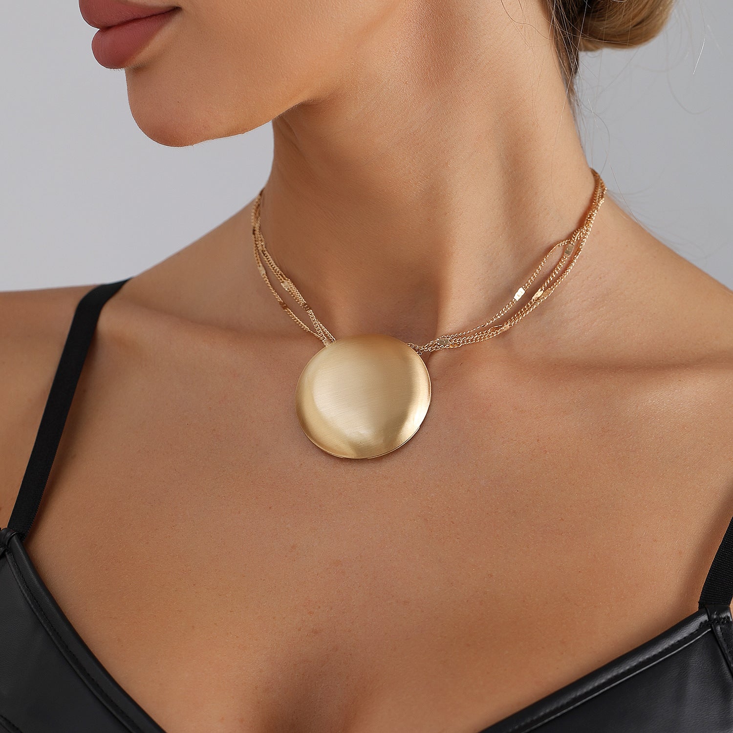 Ornament Vintage Geometric Round Pendant Necklace