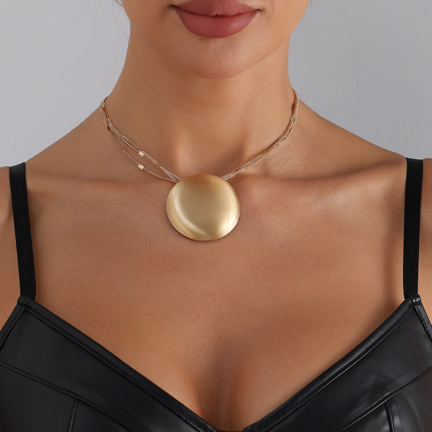 Ornament Vintage Geometric Round Pendant Necklace