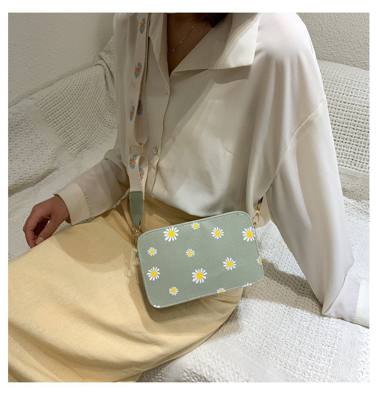 Women's Flower Shoulder Crossbody Fashion Chain Bag