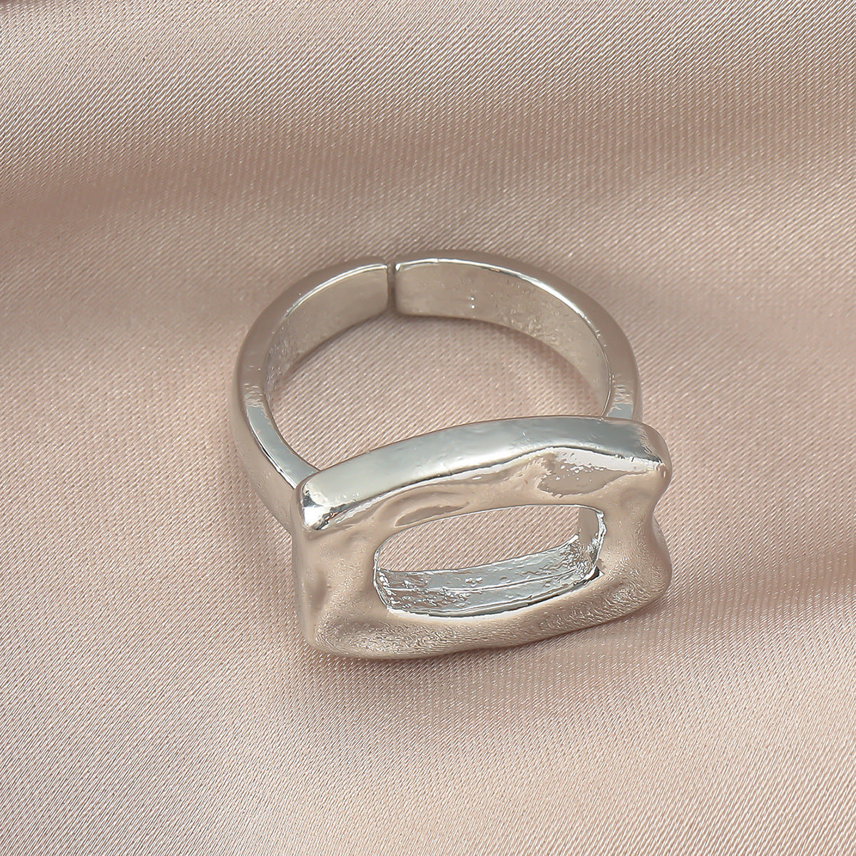 Exaggerated Metal Texture Glossy Round Simple Geometric Alloy Ring
